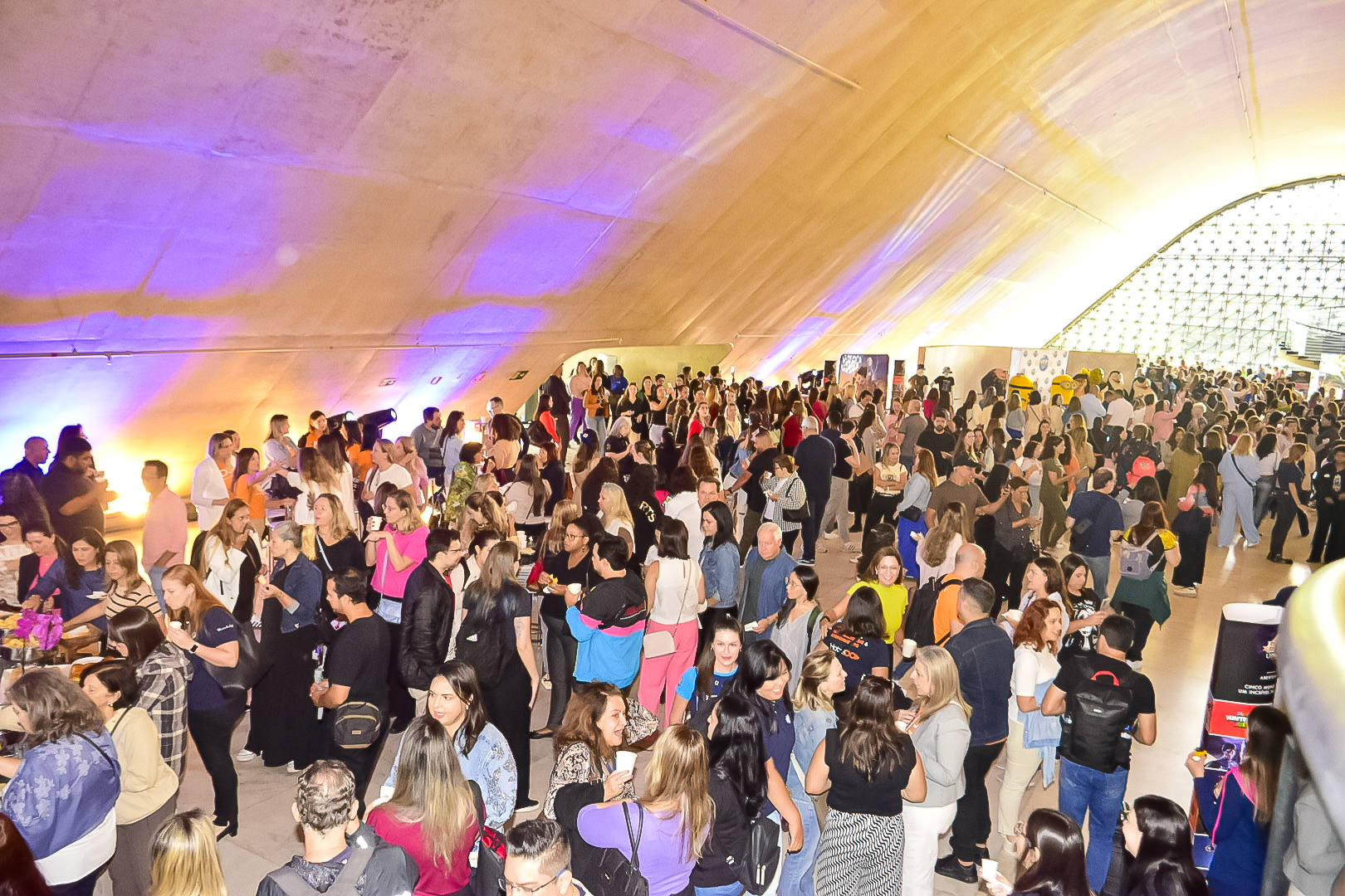 Cerca de 800 agentes de viagens participam da capacitação da Universal Parks Cerca de 800 agentes de viagens participam da capacitação da Universal Parks