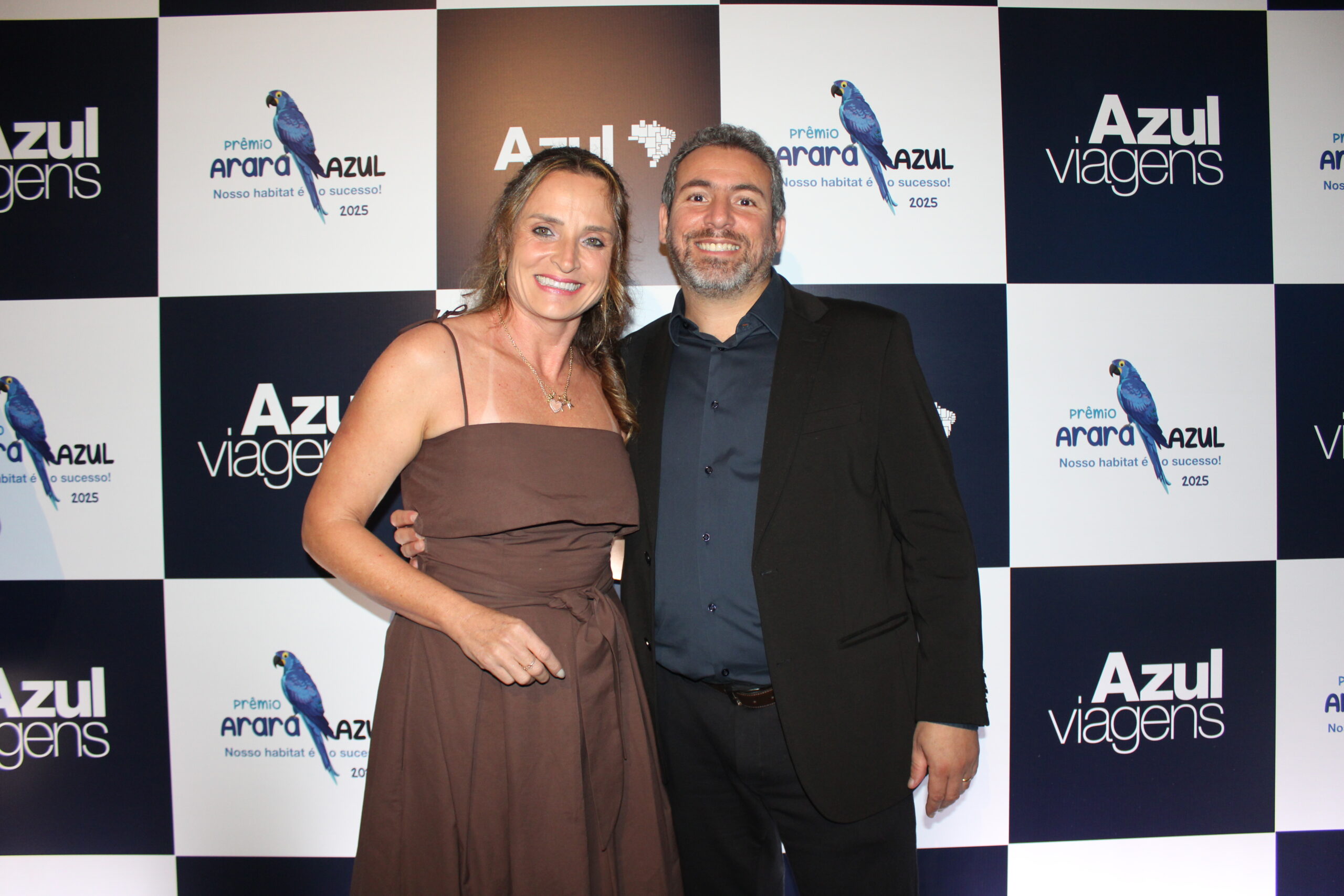 Cris Piccin, da Amabile, e Ricardo Bezerra, da Azul Viagens