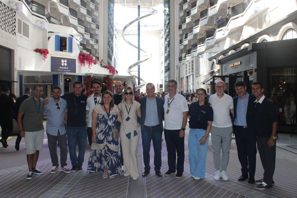 Delegação brasileira a bordo da viagem inaugural do MSC World America