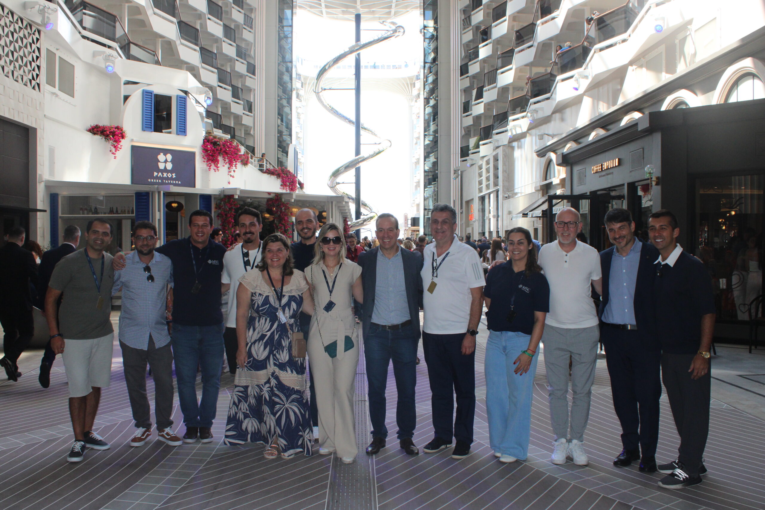 Delegação brasileira a bordo da viagem inaugural do MSC World America