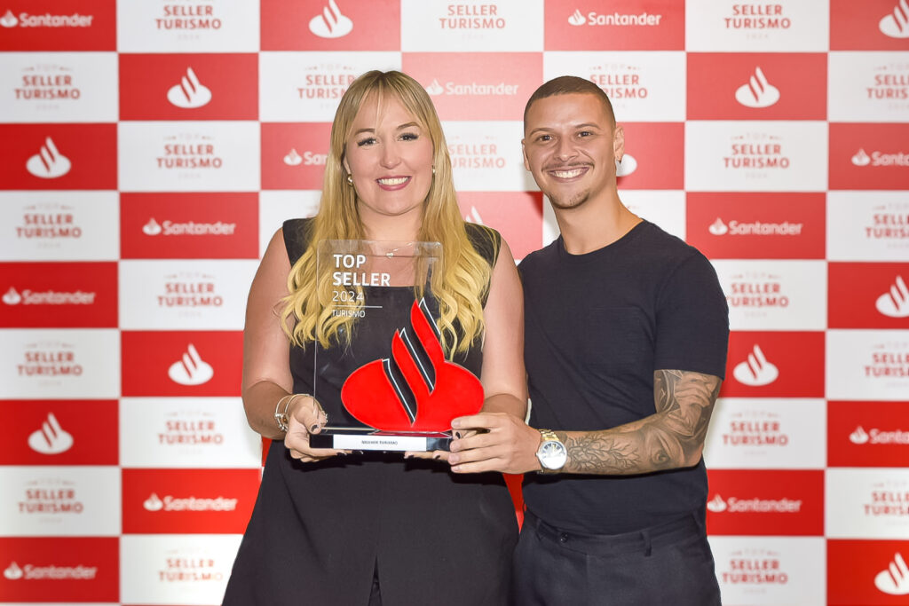 Diogo Marinho, do Santander com Pamela Melchert, da Mulher Turismo
