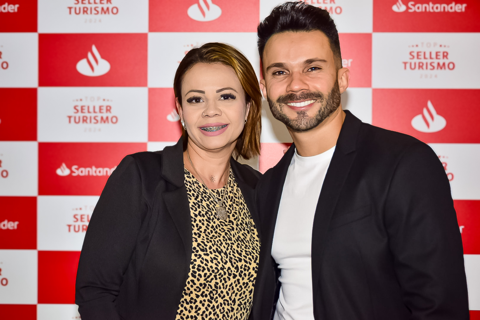 Diogo Marinho, do Santander com Roberta Tannus, da Amais Viagens
