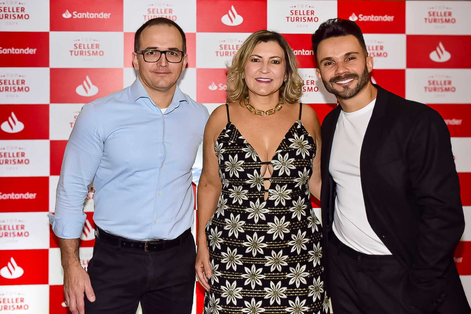 Diogo Marinho, do Santander com Vanilda Passini, da Vanilda Viagens