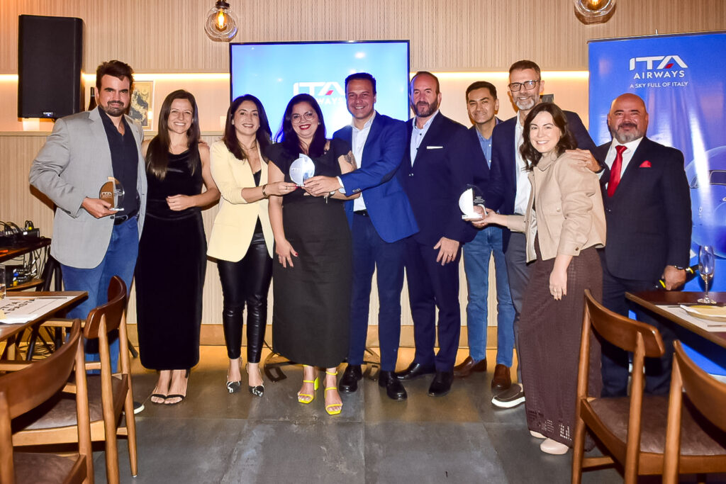 Equipe da ITA com os premiados da categoria Consolidação