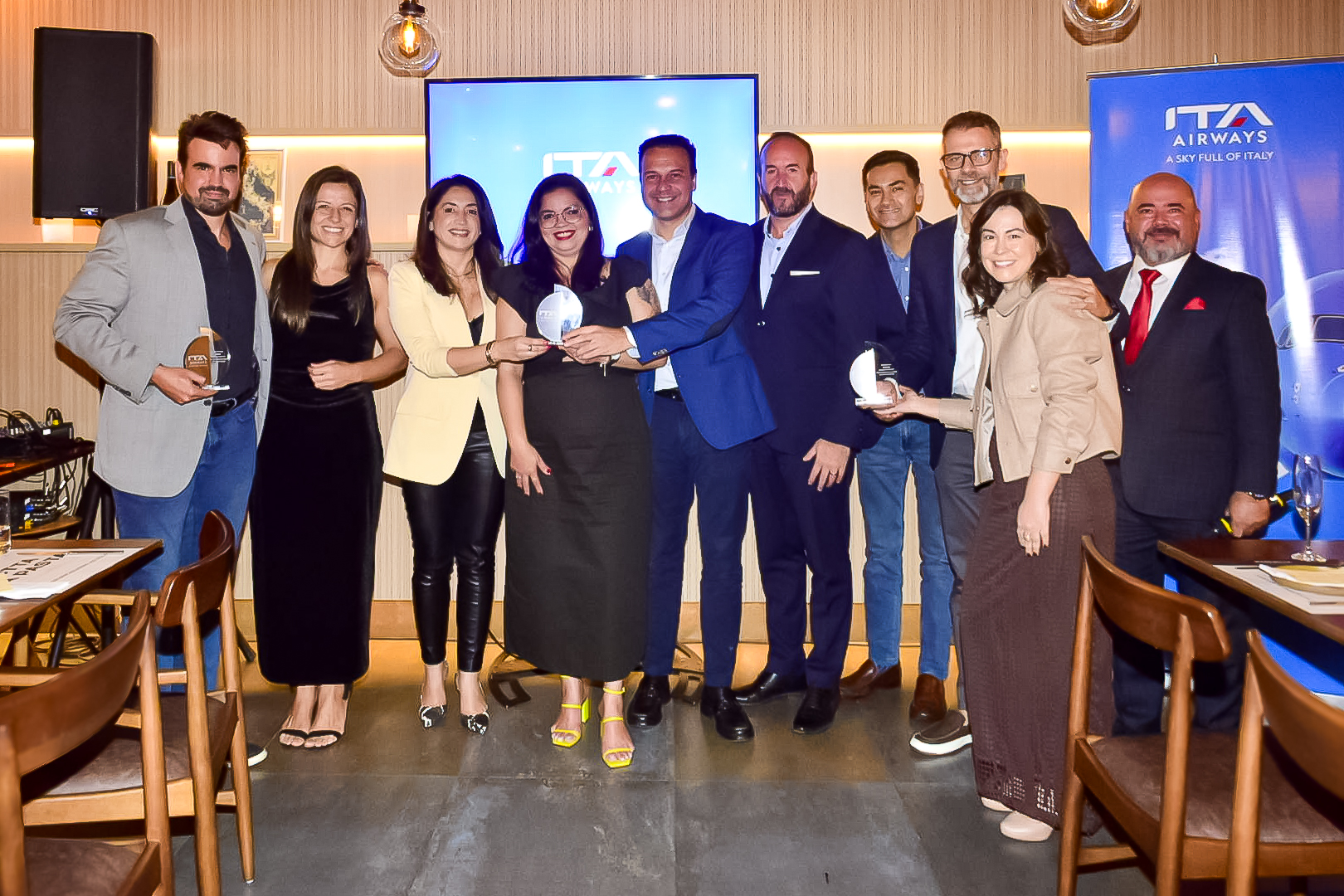 Equipe da ITA com os premiados da categoria Consolidação Equipe da ITA com os premiados da categoria Consolidação