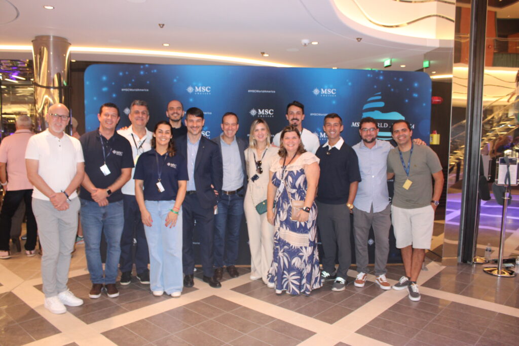 Equipe da MSC com trade brasileiro a bordo do MSC World America