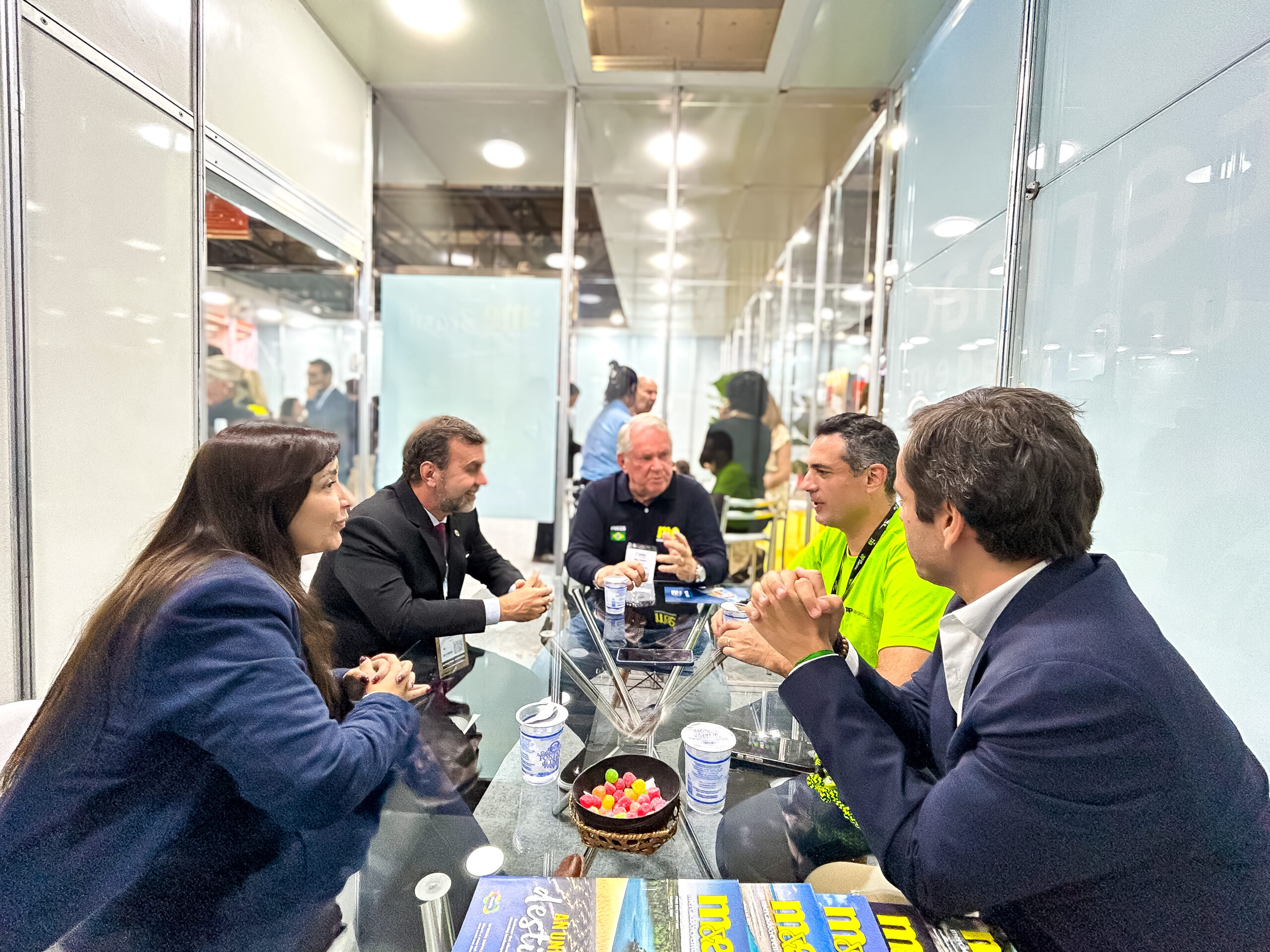 TAP mira Curitiba como possível nova rota e prevê crescimento de até 5% no volume de pax entre Brasil e Portugal 1 Equipe do ME em entrevista com Marcelo Freixo da Embratur e Carlos Antunes da TAP scaled TAP mira Curitiba como possível nova rota e prevê crescimento de até 5% no volume de pax entre Brasil e Portugal