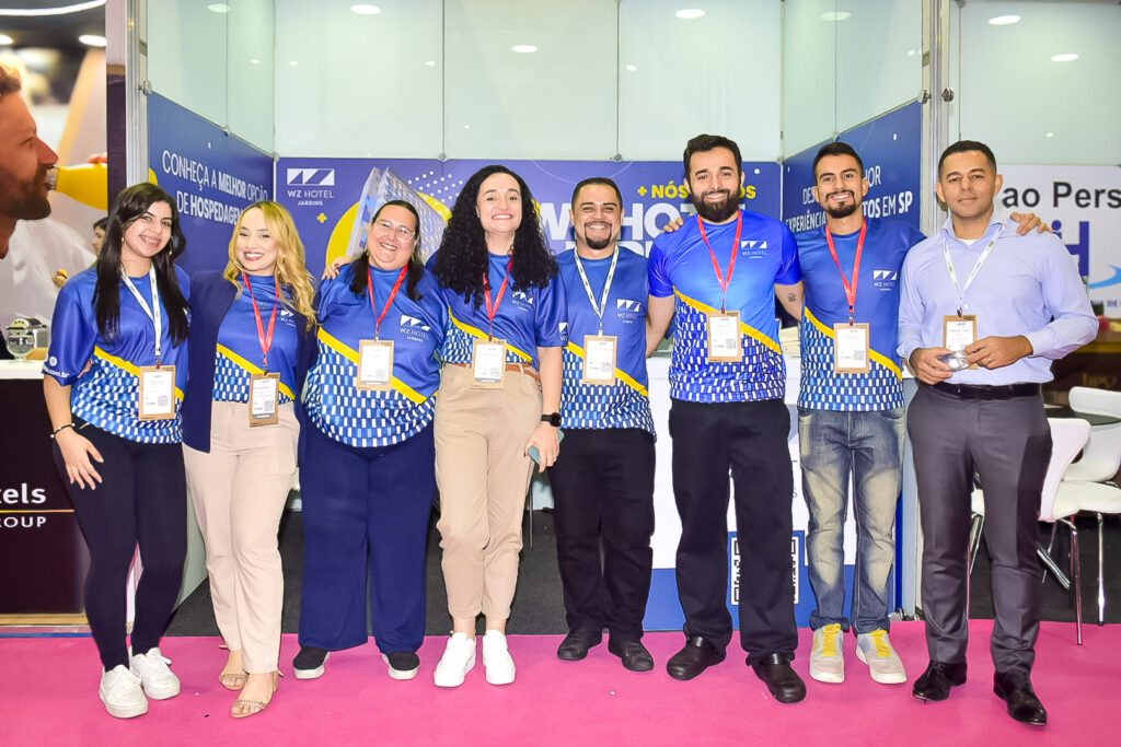 Equipe do WZ Hotel na WTM