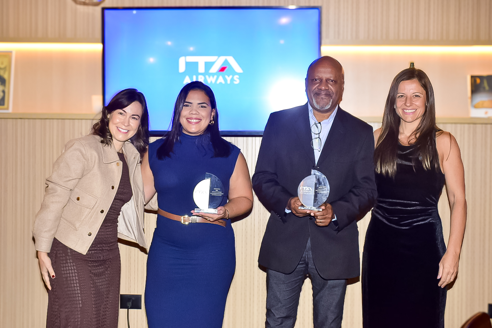 Executivas da ITA com vencedores da categoria Operadora Executivas da ITA com vencedores da categoria Operadora