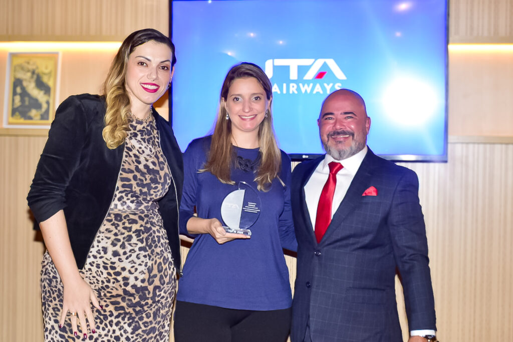 Thaís Morilhas e Murilo Cassino, da ITA com Renata Santinon, da Decolar