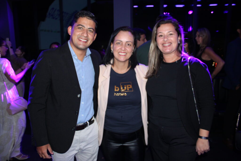 Fabio Santos, do Enotel, Carla Gargano e Livia Dutra, bUP hotéis