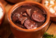 JO&JOE Rio terá feijoada inspirada em Lady Gaga no fim de semana do show