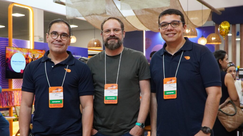 Flavio Marques Luti Guimaraes e Bruno de Sa scaled e1745594339236 BeFly celebra a Semana do Agente de Viagens com campanhas especiais em suas marcas B2B