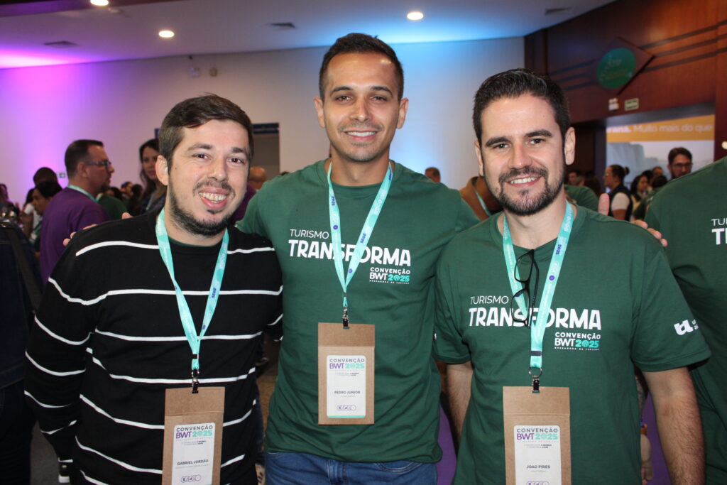 Gabriel Jordão, da Alpha Vip, Pedro Junior, da Aguiar Viagens, e João Pires, da Press Turismo
