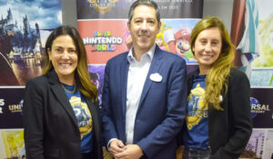 Gabriela Cavalheiro, Marcos Barros e Juliana Pisani, da Universal (Ana Azevedo/M&E)
