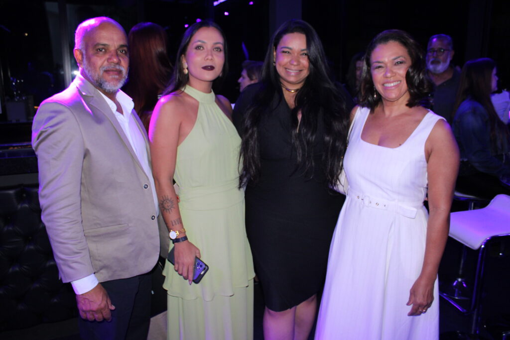 Gilberto Ferreira, Ingrid Borges e Mari Morais, da Tribal Turismo, com Caroline Ribeiro, da Decolar