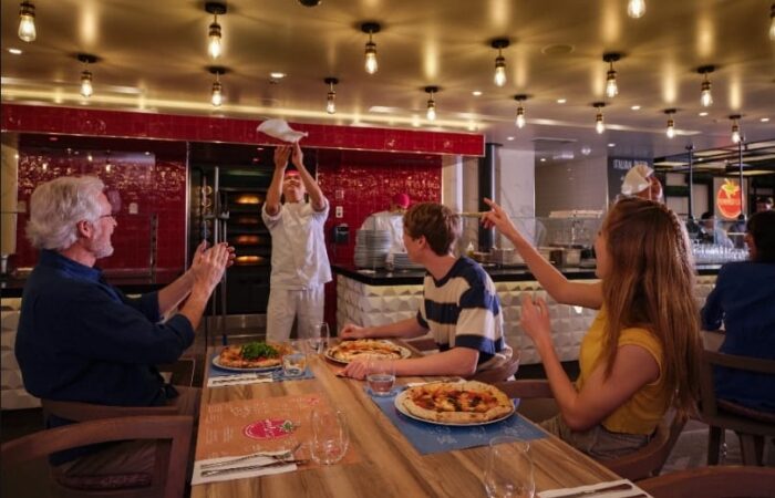 Costa Cruzeiros eleva a experiência gastronômica na Pizzeria Pummid’Oro a bordo do Costa Toscana 1 IMG 20250424 WA0036 e1745520845195 Costa Cruzeiros eleva a experiência gastronômica na Pizzeria Pummid’Oro a bordo do Costa Toscana