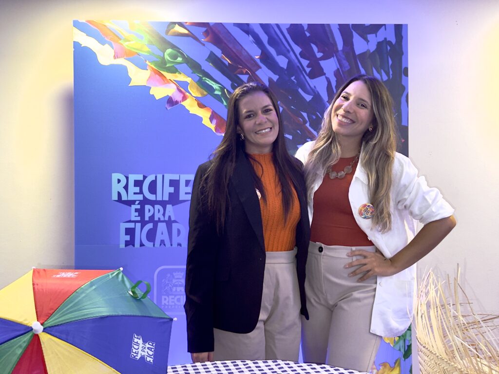 Sara Oliveira e Ingrid Alexendre, da Setur Recife Sara Oliveira e Ingrid Alexendre, da Setur Recife