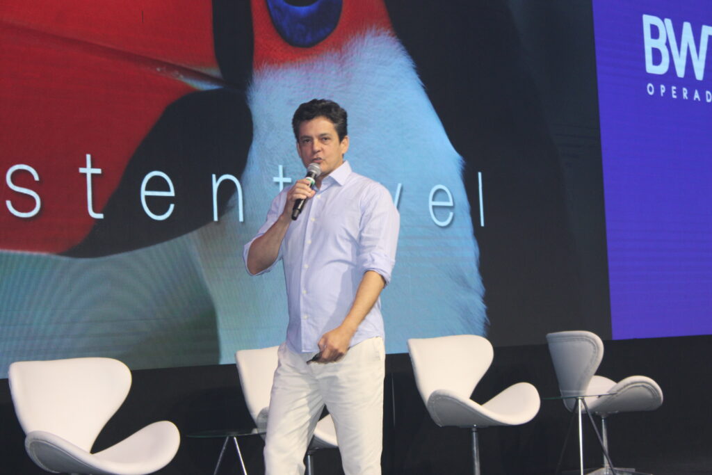 IMG_332Eduy de Azevedo, Gerente de Mercado do Viaje Paraná, órgão de promoção do turismo paranaense7