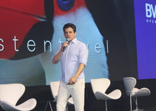 Paraná vive momento excepcional no turismo, destaca Eduy Azevedo na abertura da Convenção BWT