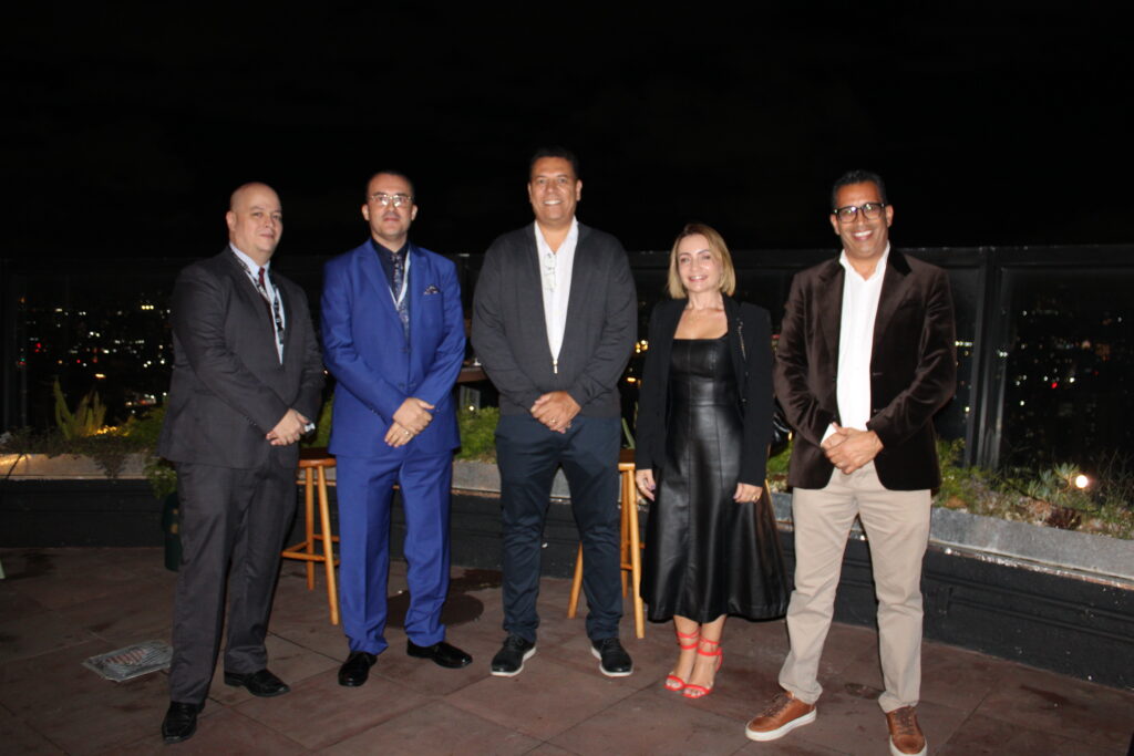 Claudio Silva; Mohamed Joudani, da Onmt; Slim Fsili, da Gold Experience; Monica da Silva, da Elite Travel; e Nizar Adidi, da Gold Experience
