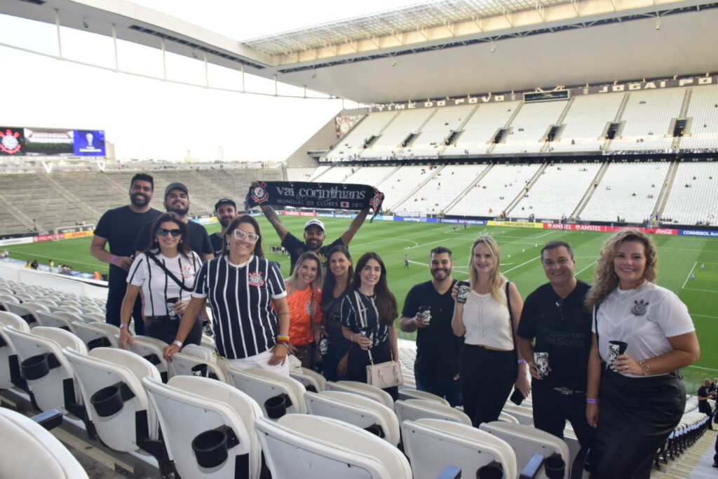 Os convidados puderam assistir ao jogo do Corinthians com vista privilegiada Os convidados puderam assistir ao jogo do Corinthians com vista privilegiada