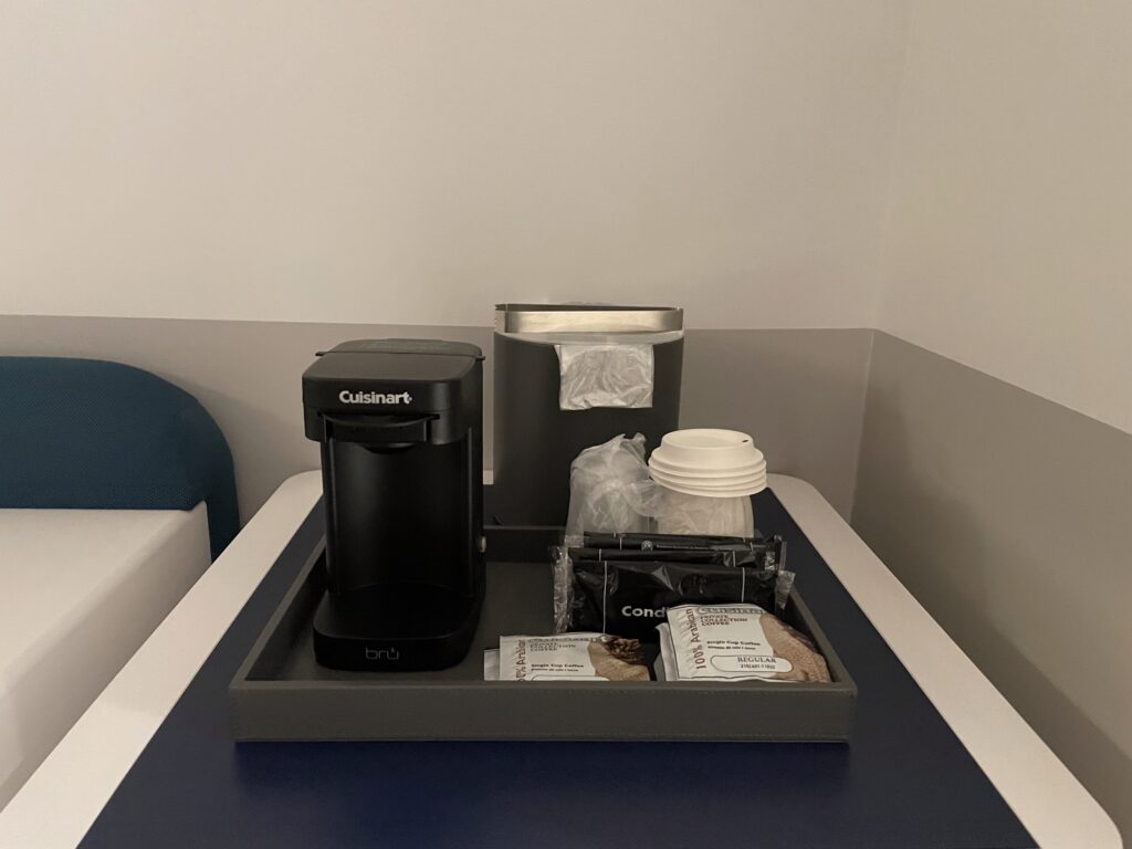 Cafeteira disponível no quarto