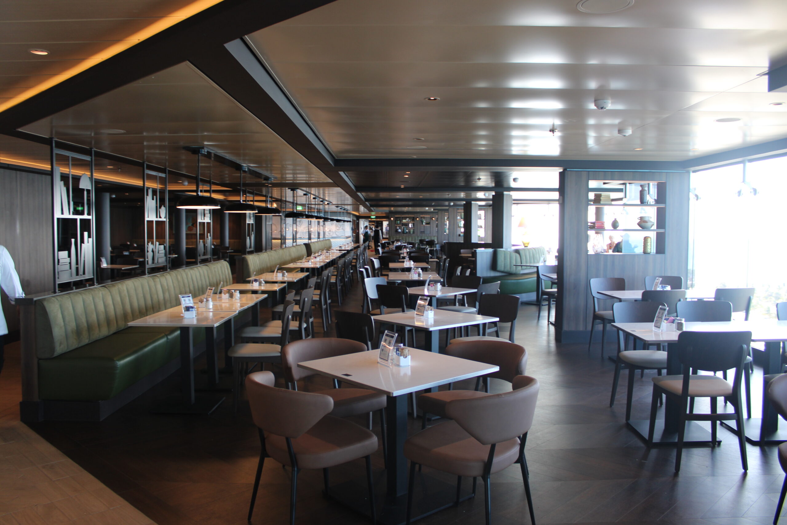 Il Mercato, um dos buffets do navio