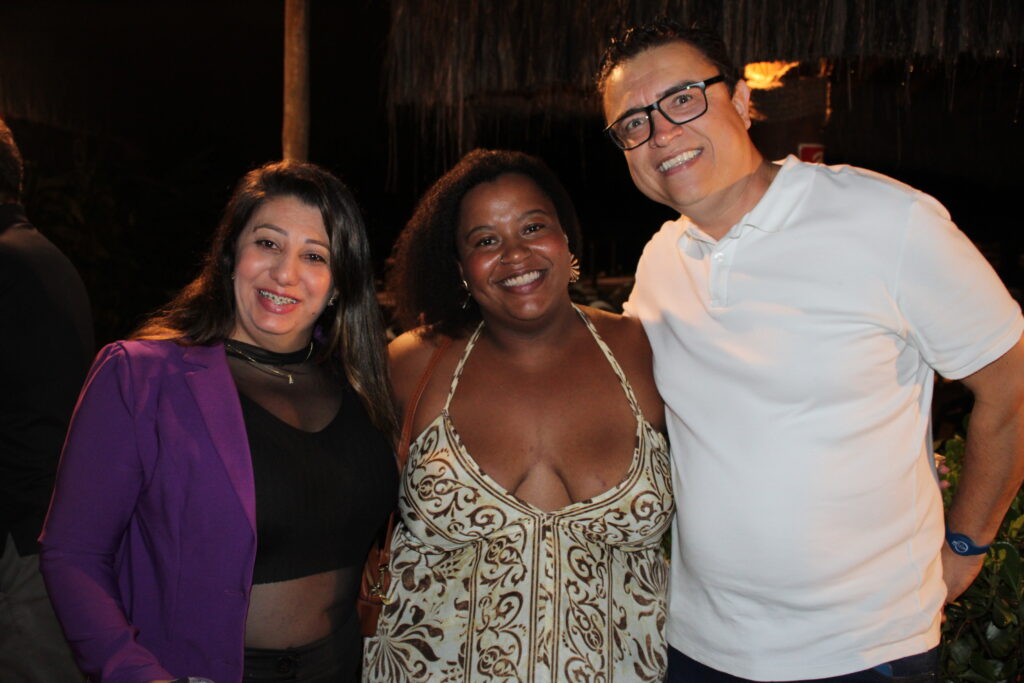Jacqueline Correia, da Ouro Tur; Ester Sousa, da Portosol Turismo; e Gladson Souza, do Comandatuba Resort