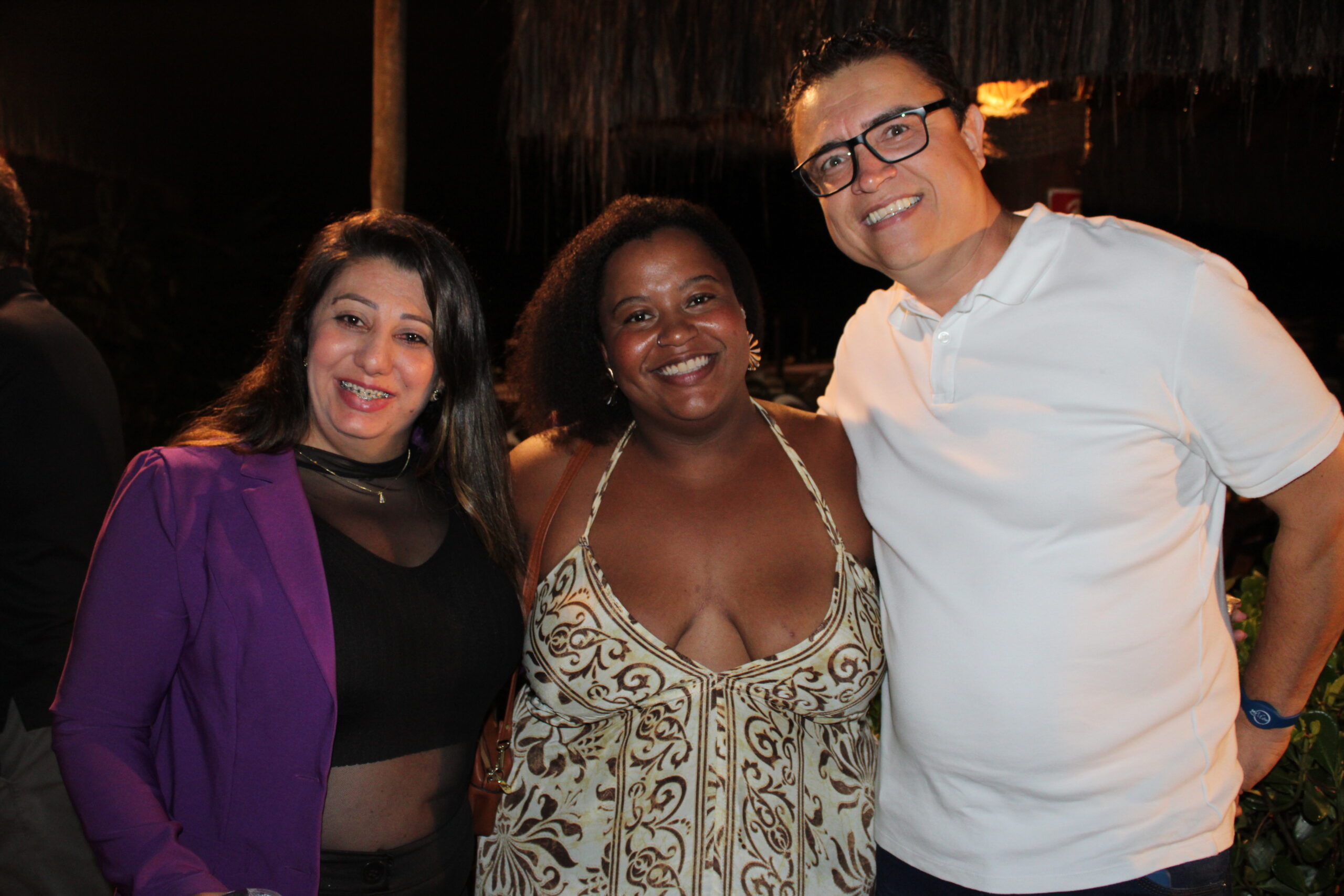 Jacqueline Correia, da Ouro Tur; Ester Sousa, da Portosol Turismo; e Gladson Souza, do Comandatuba Resort Jacqueline Correia, da Ouro Tur; Ester Sousa, da Portosol Turismo; e Gladson Souza, do Comandatuba Resort