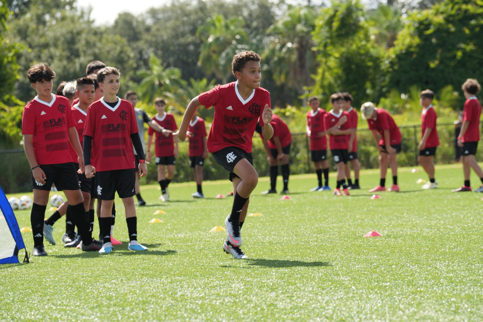 Camp de futebol do Flamengo é destaque no Le Canton para o feriado do Dia do Trabalho 1 Le Canton camp de futebol do Camp de futebol do Flamengo é destaque no Le Canton para o feriado do Dia do Trabalho