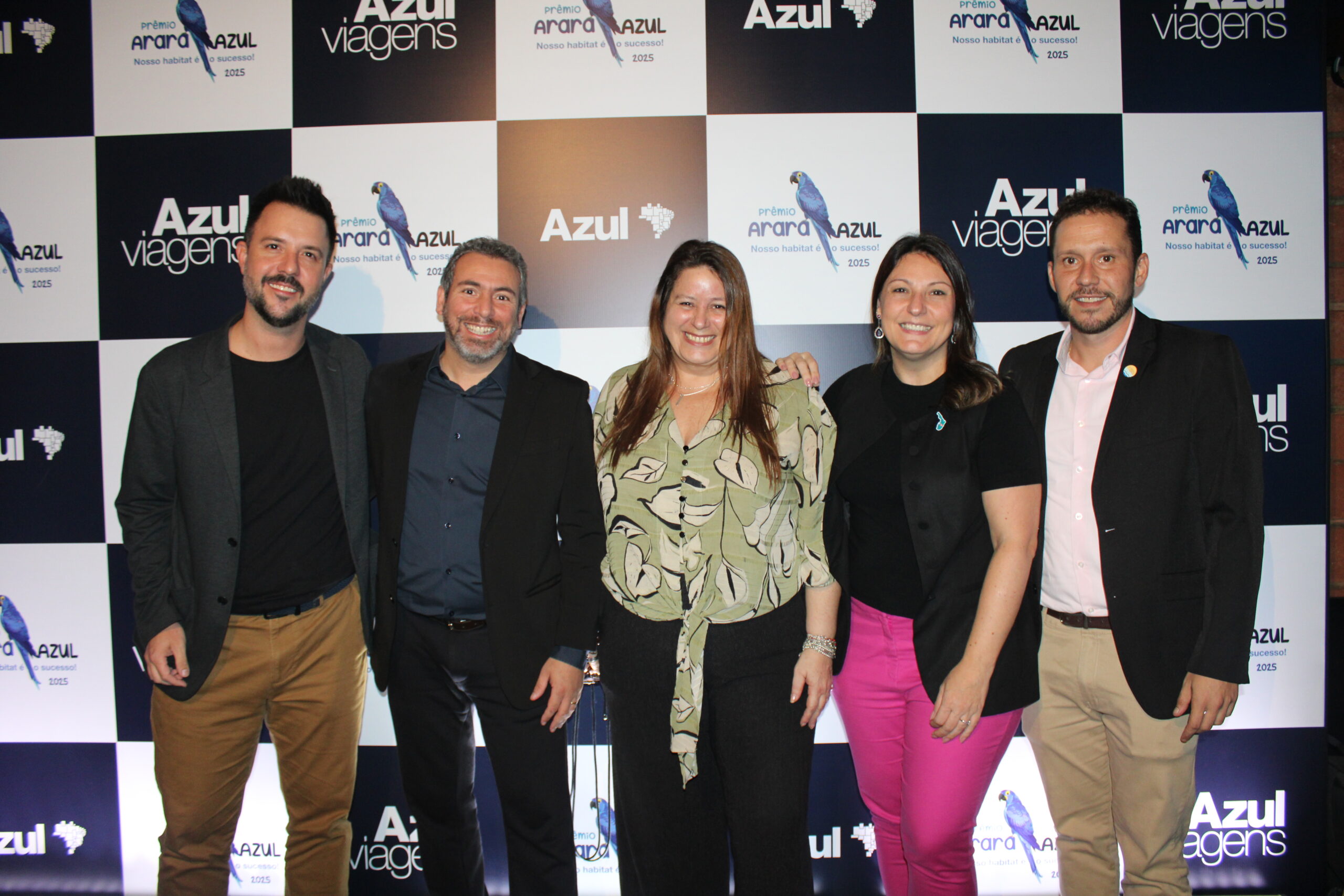 Leo Fortes, da United Parks, Rafa Brown, do Visit Florida, Dinah Policarpo, do Experience Kissimmee, Caue Borini, de Visit Lauderdale com Ricardo Bezerra, da Azul Viagens