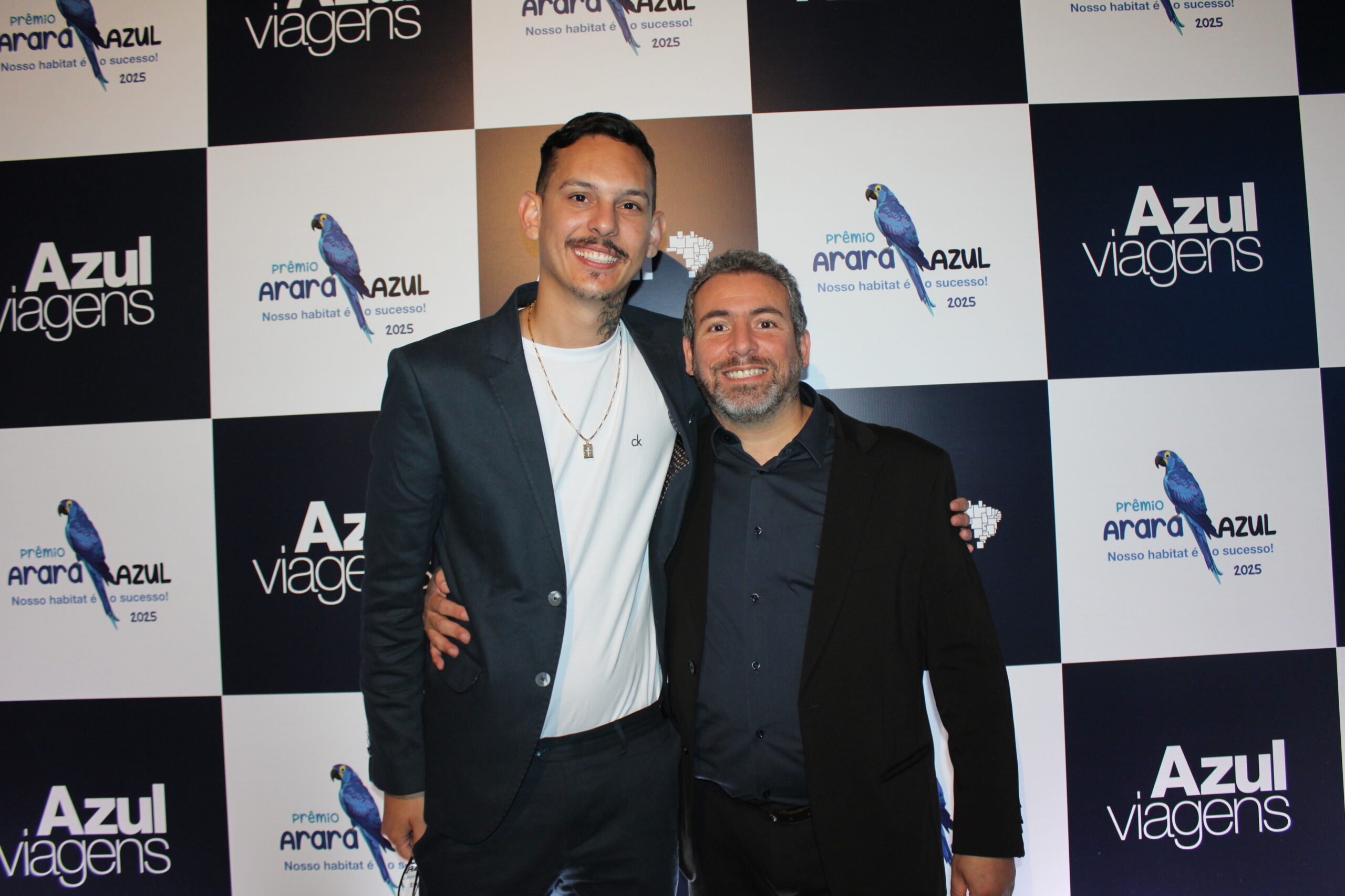 Leonan Mendes, da Delta Turismo de Caldas Novas Goiás, e Ricardo Bezerra, da Azul Viagens