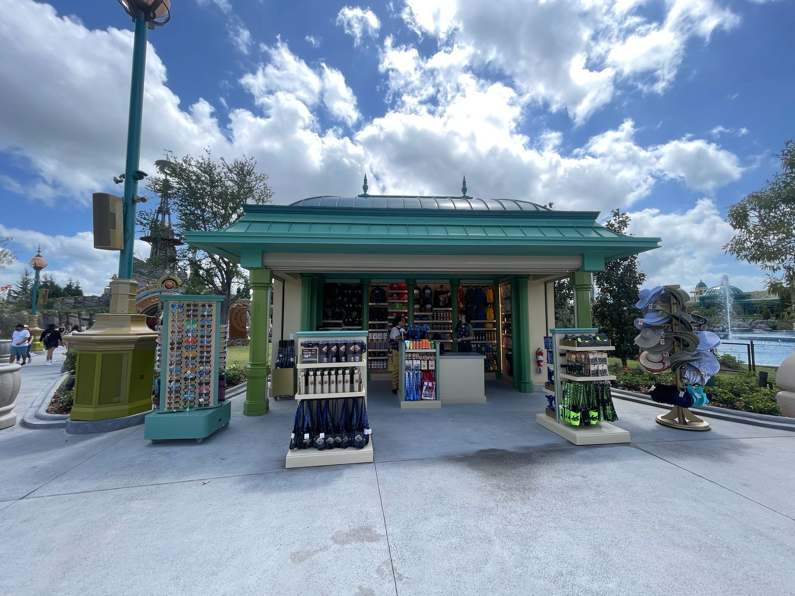 Lojas de souveniers espalhadas pelo parque