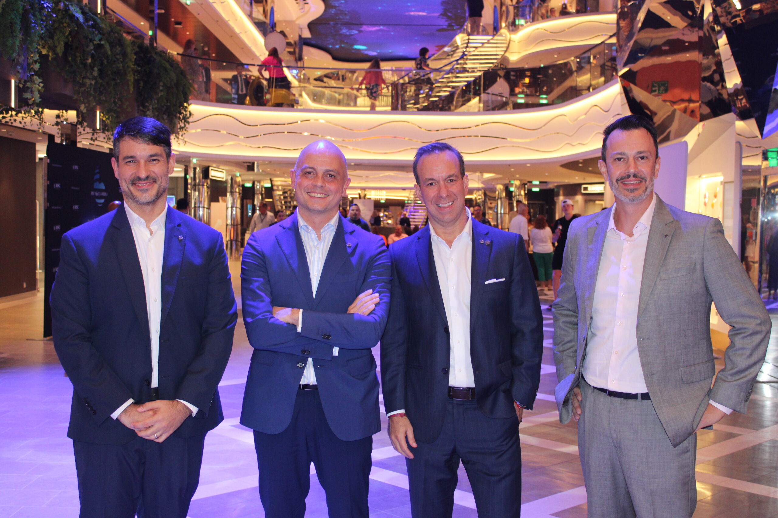 Luca Matola, da MSC com os executivos da MSC Brasil Luca Matola, da MSC com os executivos da MSC Brasil