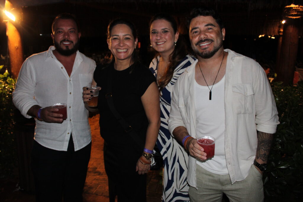 Marcel Aiko, da Vacanze Viaggio; Anita Godoi, da Estação Londres; Michele Robert, da BWT; e Márcio Santos, da Benato Viagens