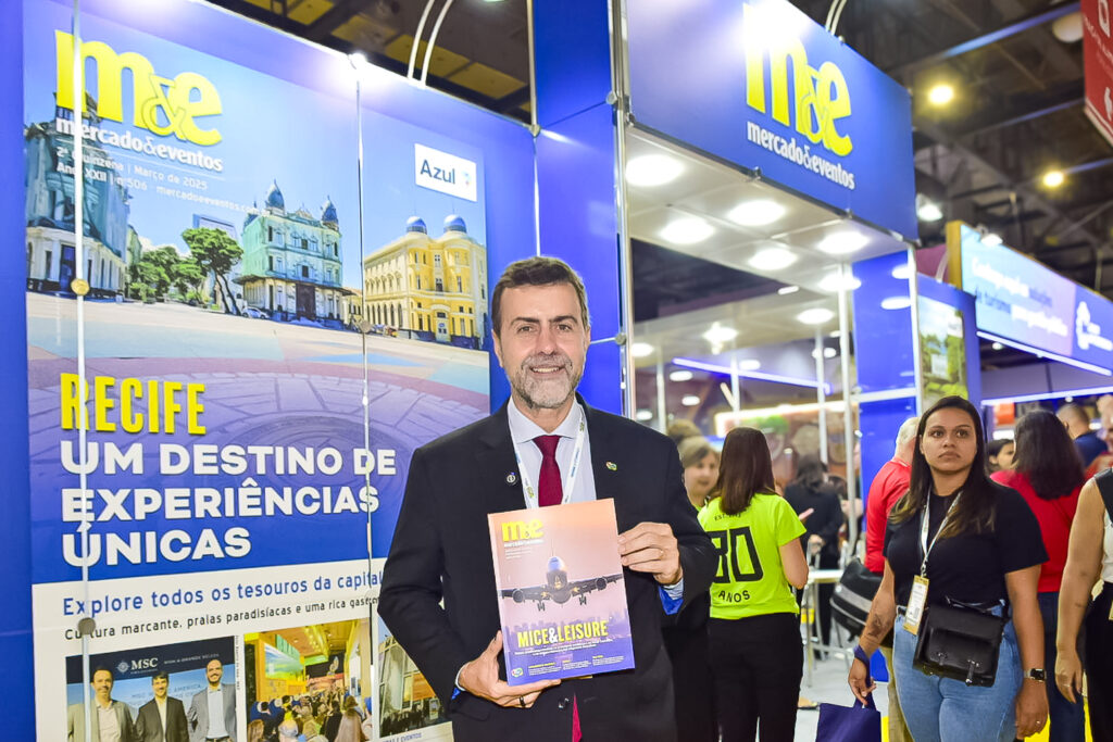 Marcelo Freixo, presidente da Embratur no estande do M&E