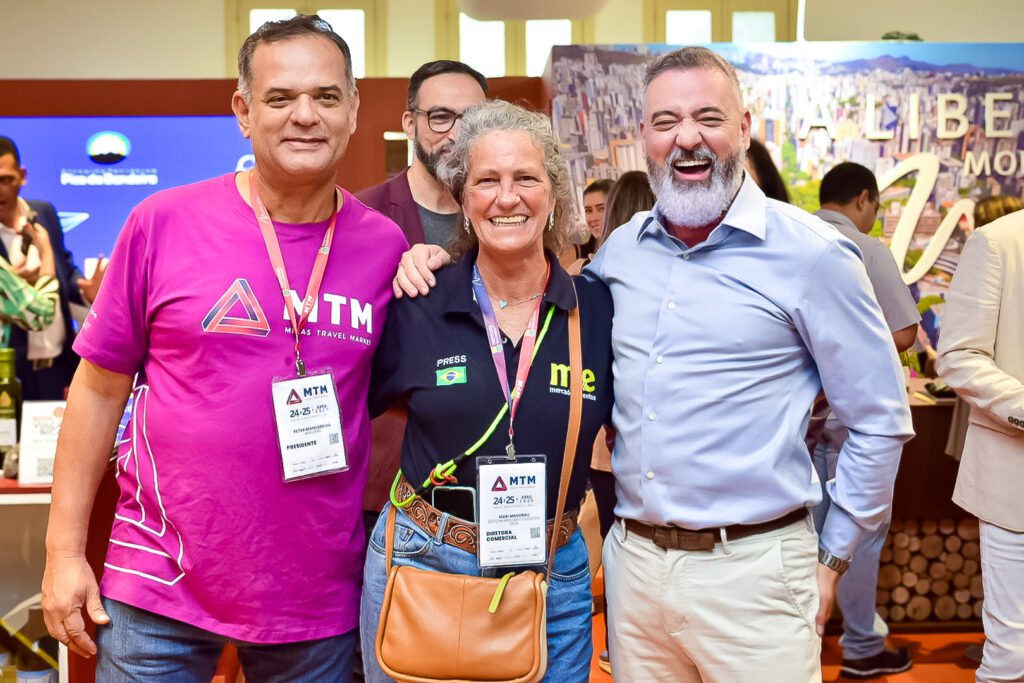 Mari Masgrau, do M&E, com Peter Mangabeira, da Abav-MG e Leônidas Oliveira, da Secretaria de Turismo de Minas Gerais