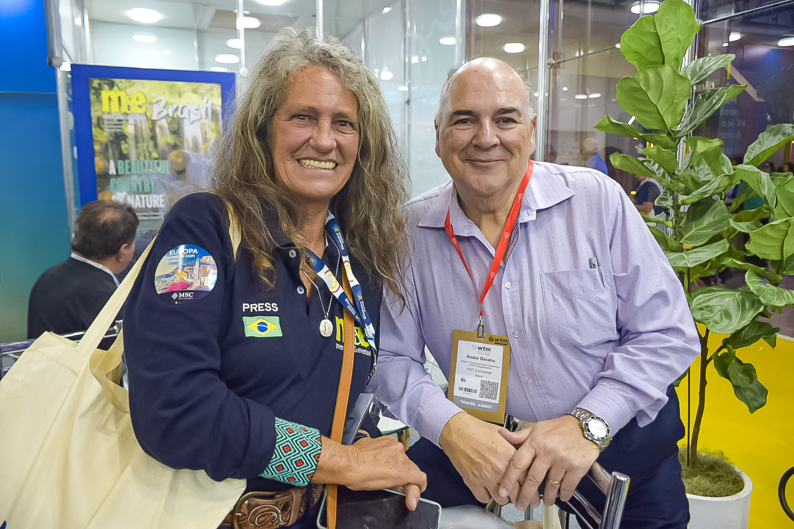 Mari Masgrau, do M&E e Andre Behara, da TNT