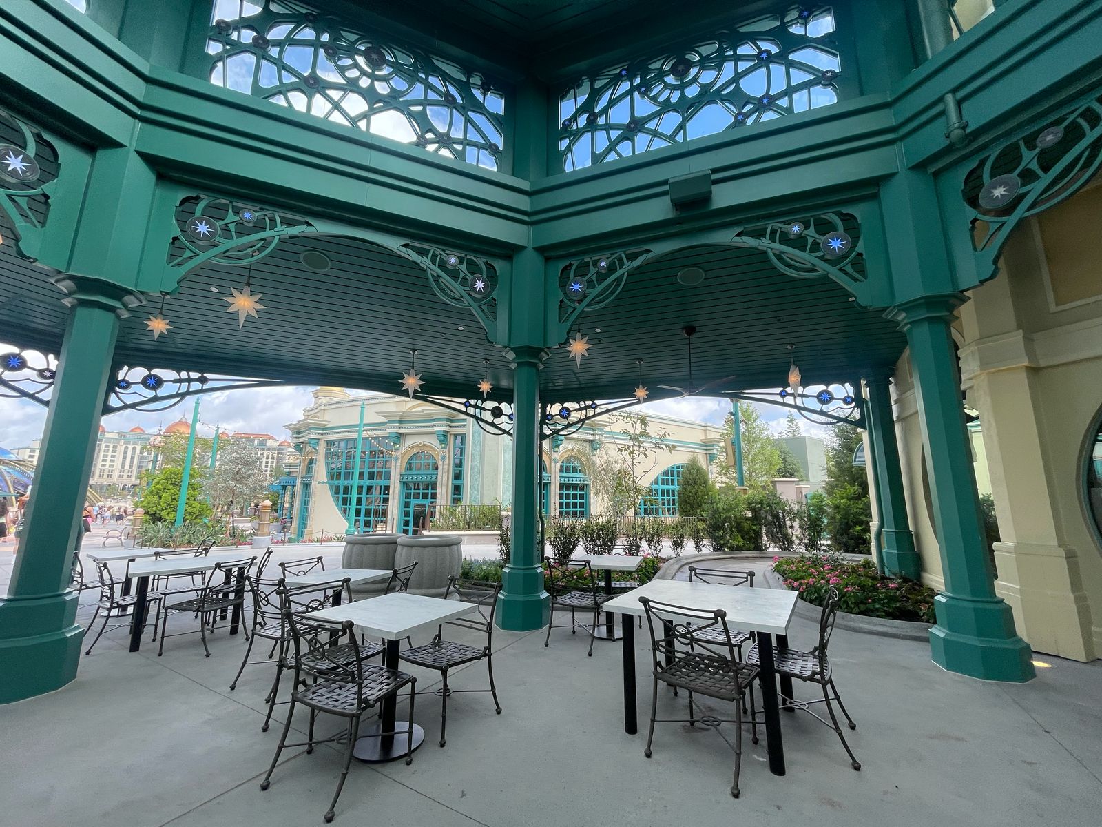 Mesas e cadeiras do Celestial Park