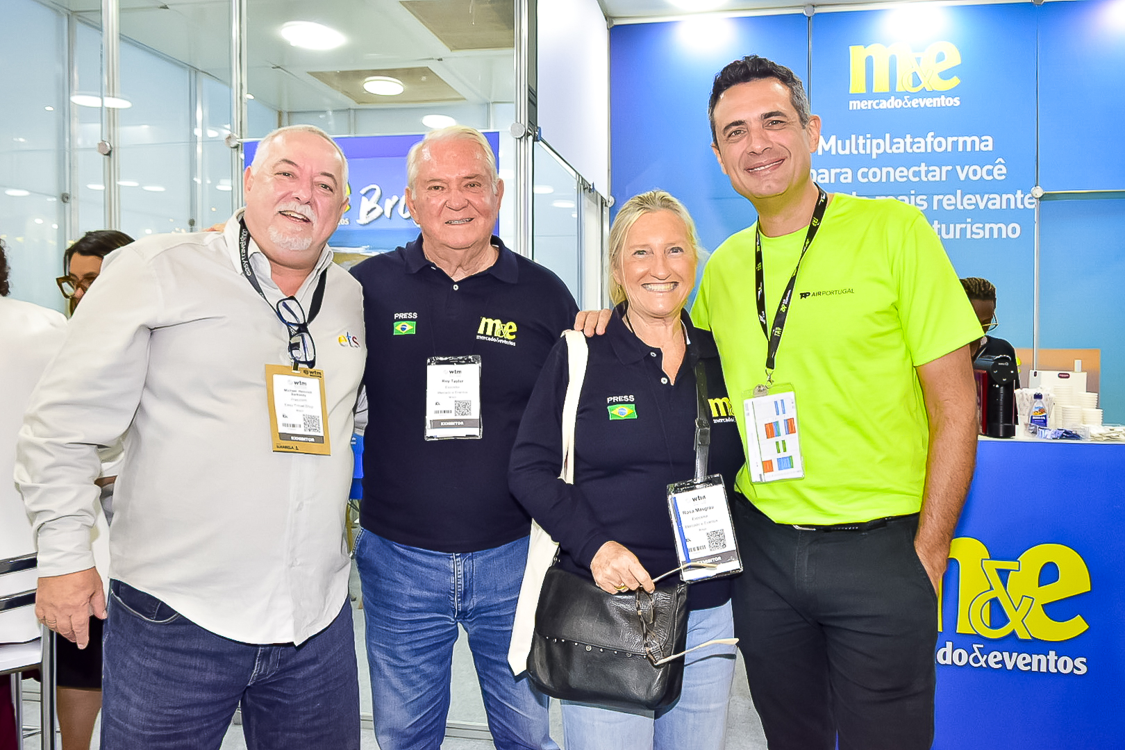 Michael Barkoczy, da ETS, com Roy Taylor e Rosa Masgrau, do M&E, e Carlos Antunes, da TAP Michael Barkoczy, da ETS, com Roy Taylor e Rosa Masgrau, do M&E, e Carlos Antunes, da TAP