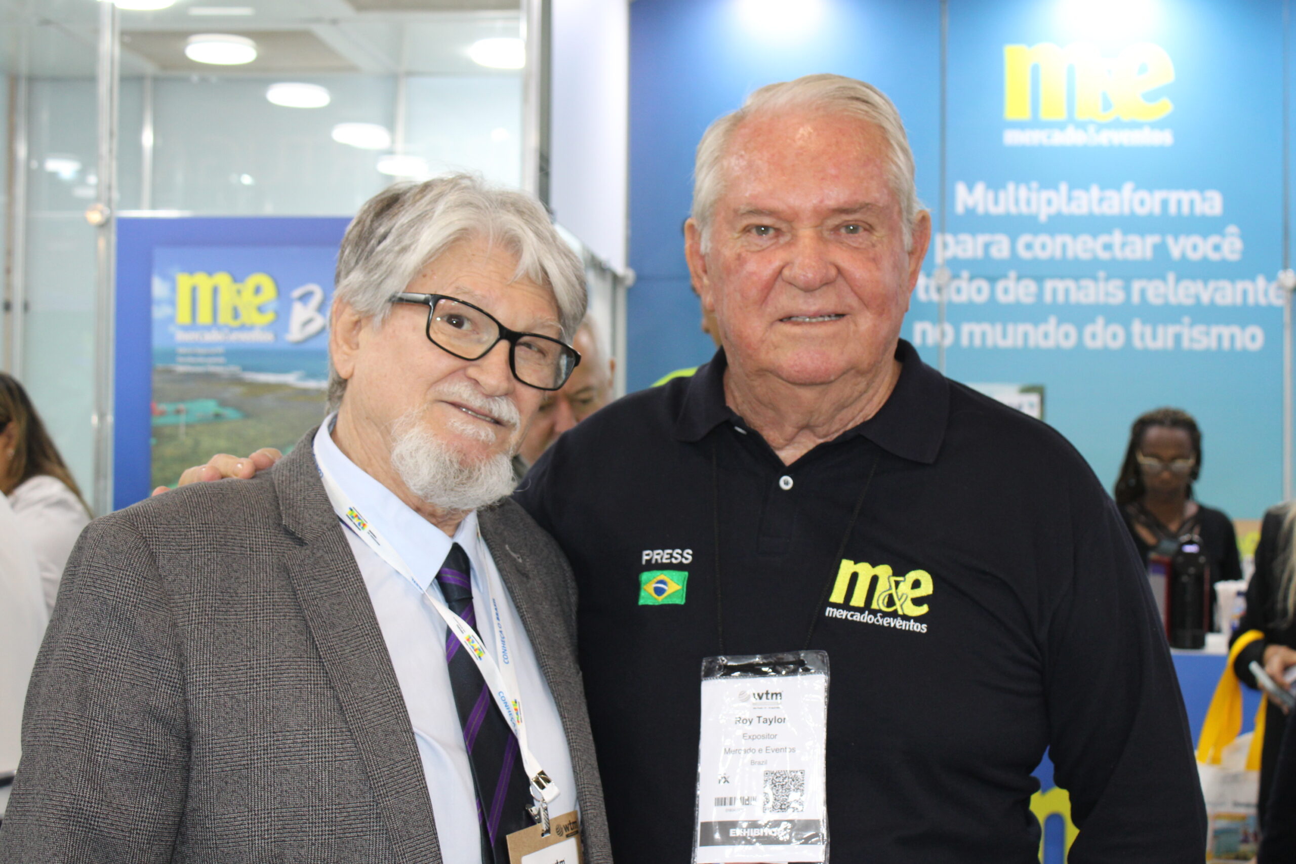 Transmundi aposta em roteiros exclusivos e lança pacote Dubai + Maldivas para brasileiros 1 Miguel Andrade da Transmundi e Roy Taylor do ME scaled Transmundi aposta em roteiros exclusivos e lança pacote Dubai + Maldivas para brasileiros
