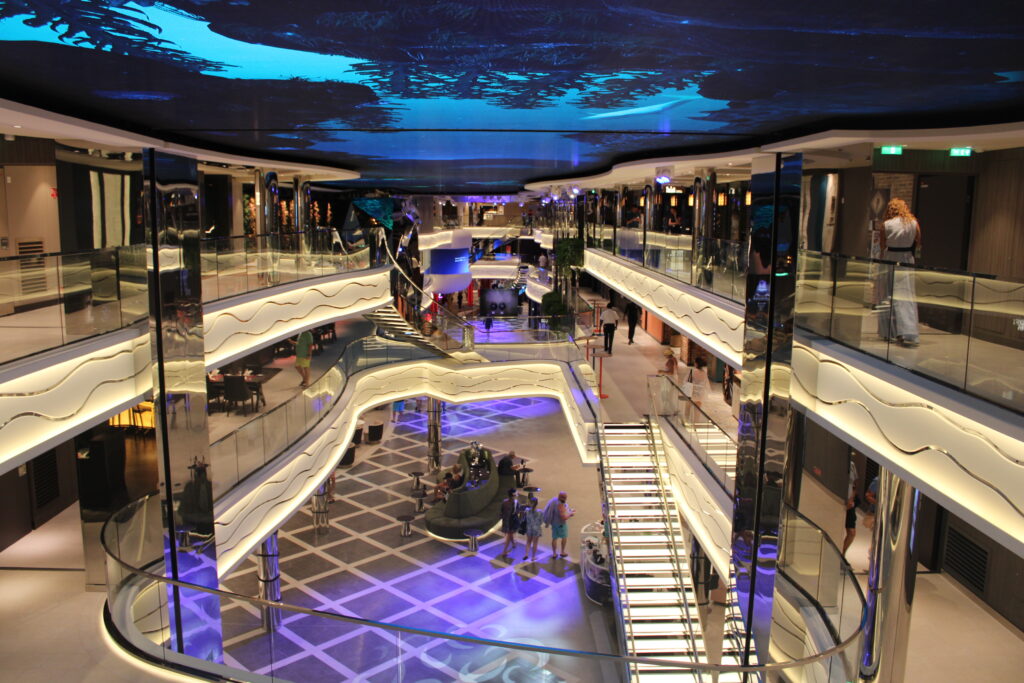 O World Galleria