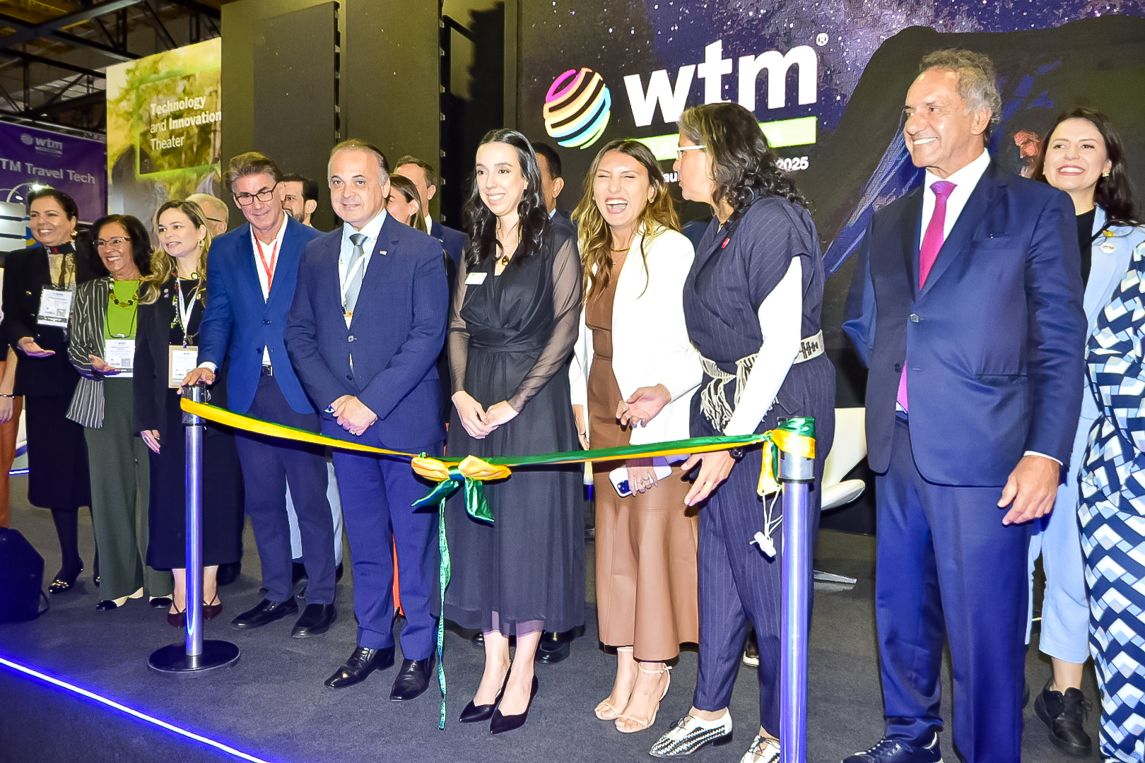 O desenlace da fita marcou a abertura