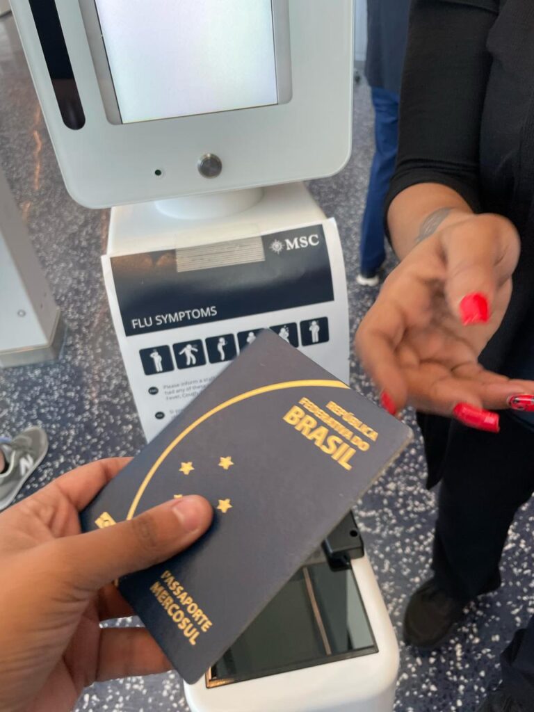 O embarque agora é feito utilizando o passaporte e registrando sua facial