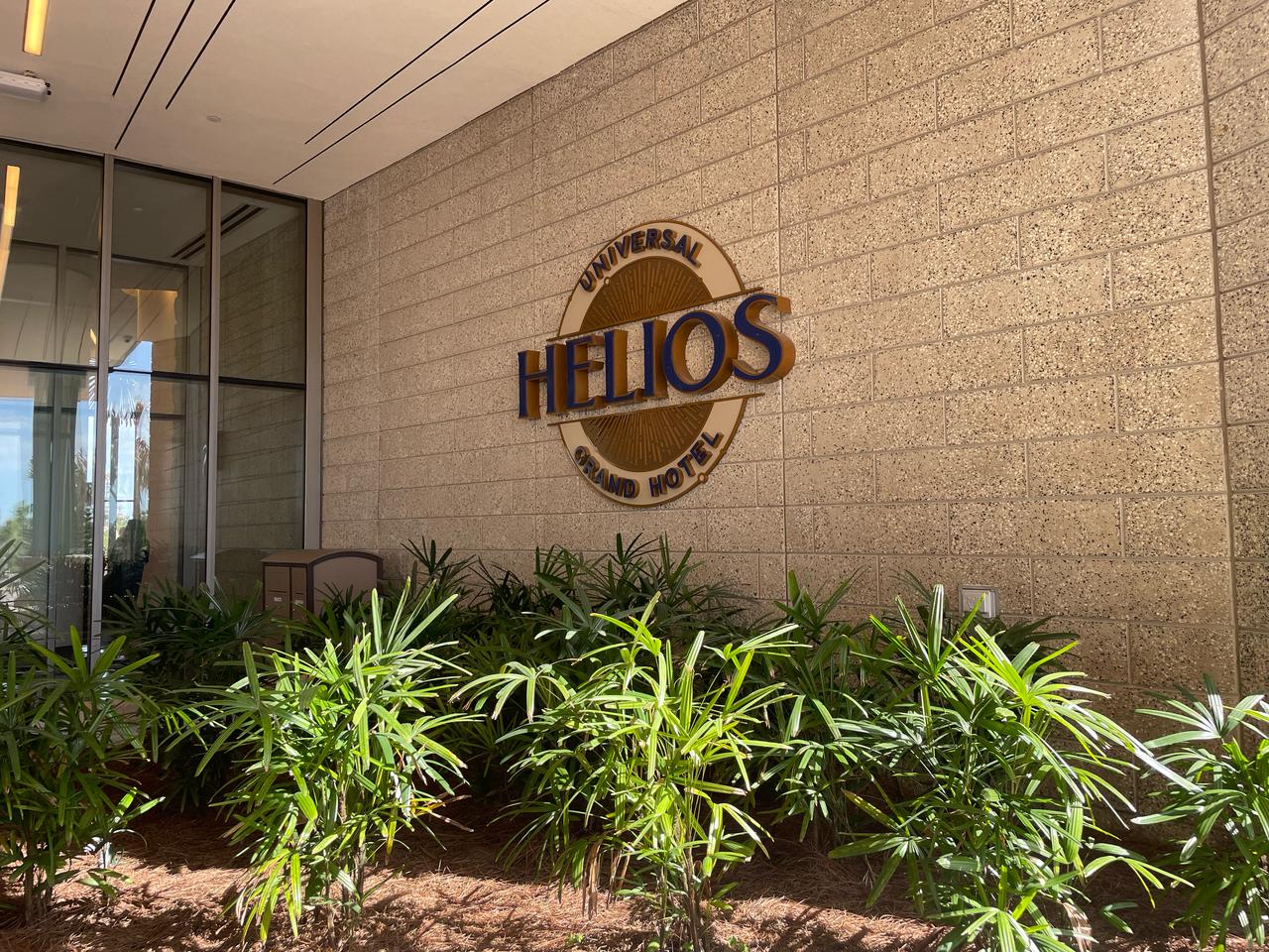 O logo do Helios na entrada