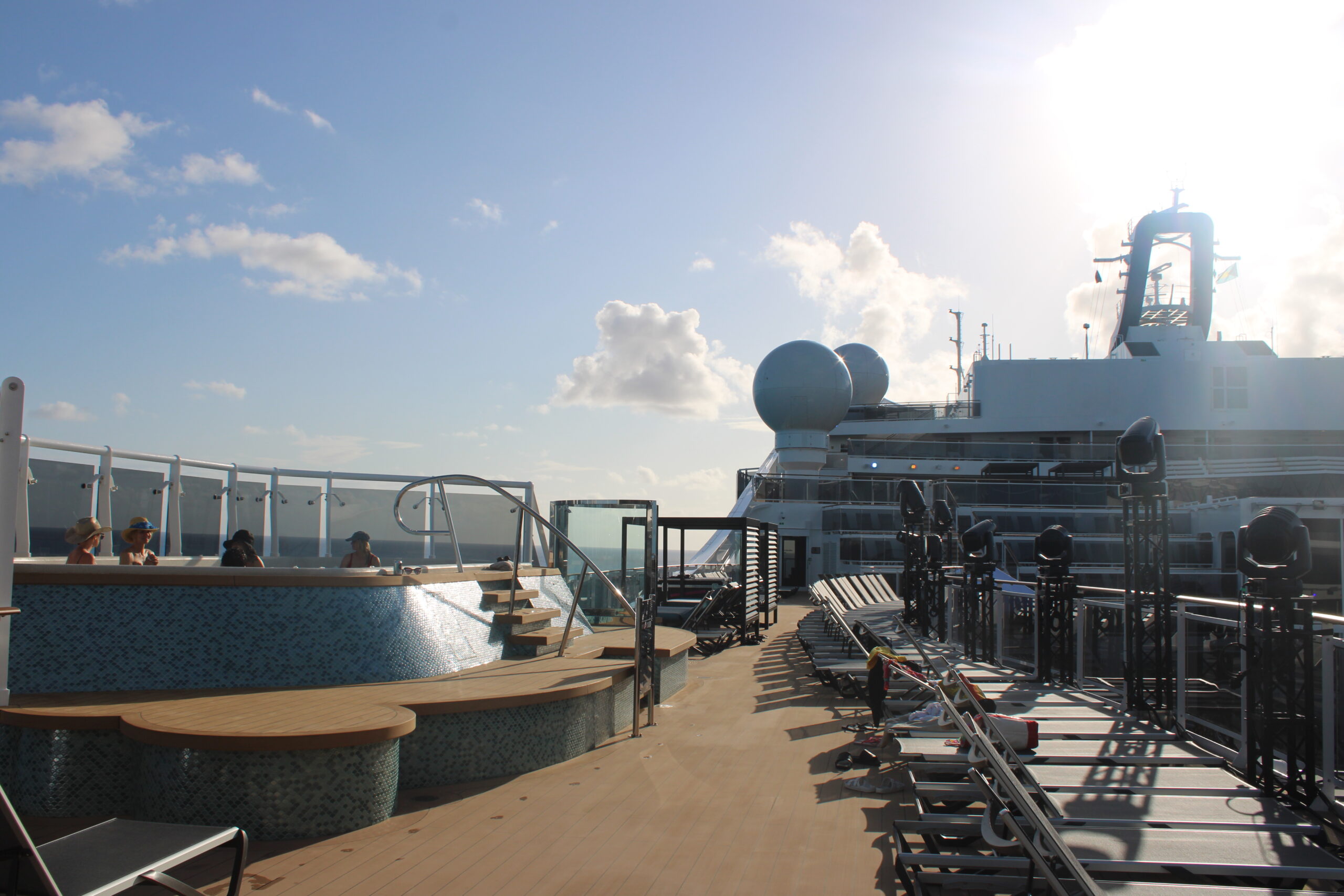 O navio conta ainda com algumas jacuzzis