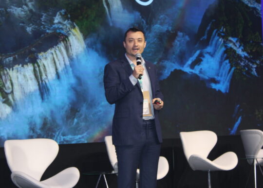 Foz do Iguaçu aposta em banho nas Cataratas, gastronomia e passeio em três países para conquistar turistas