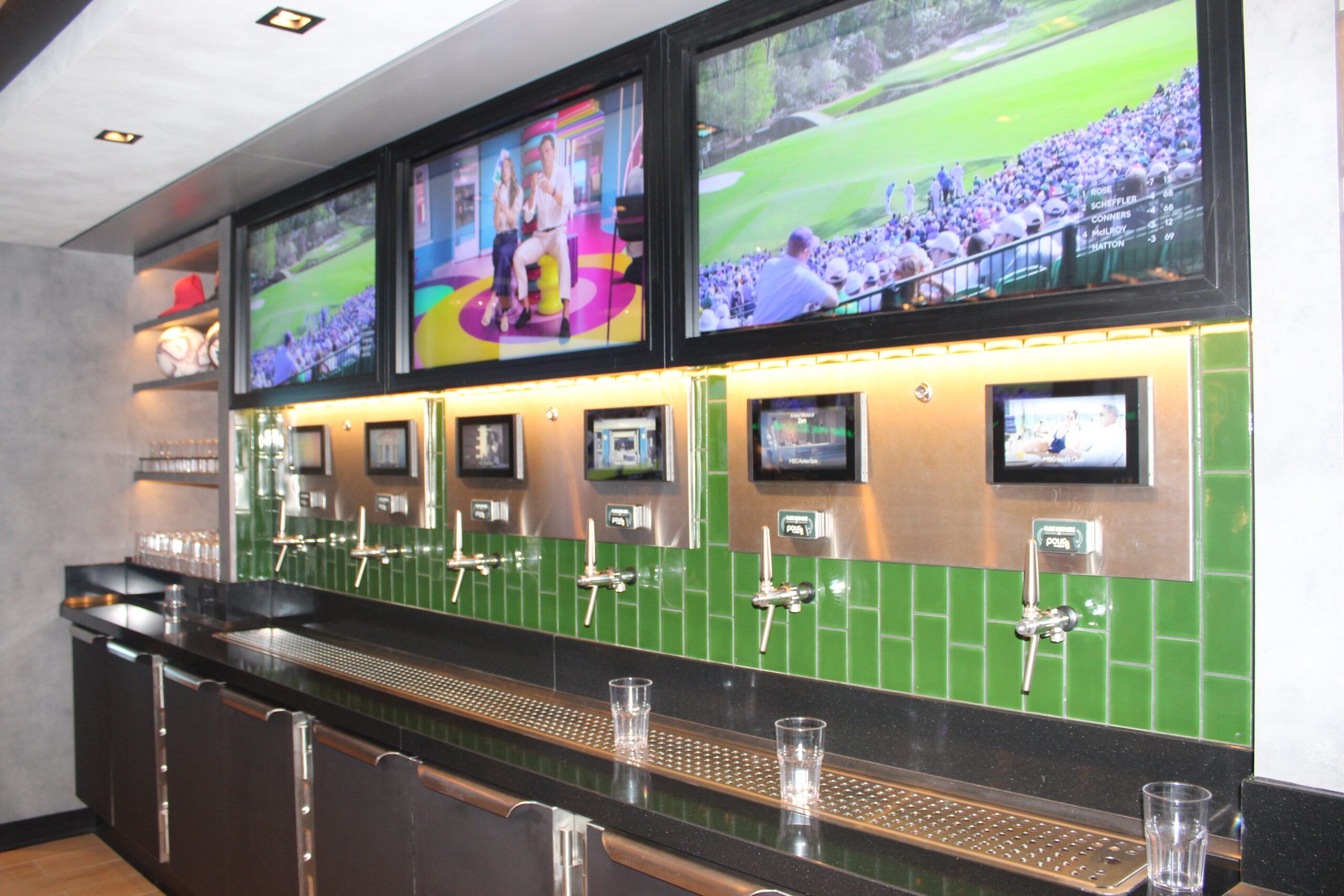 O sports bar conta com taps para que os hóspedes se sirvam de chopp