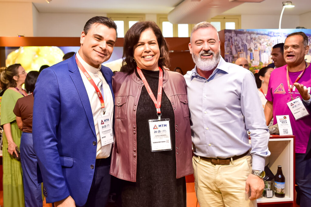 Padre Wagner Calegario, Patrícia Moreira e Leônidas Oliveira, da Secretaria de Turismo de MG